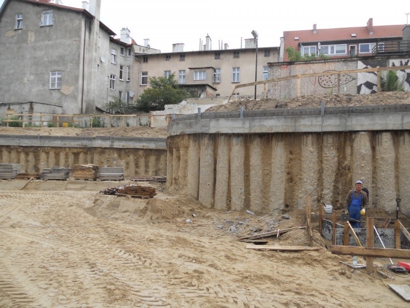 Palisada z pali wierconych zabezpieczająca głęboki wykop